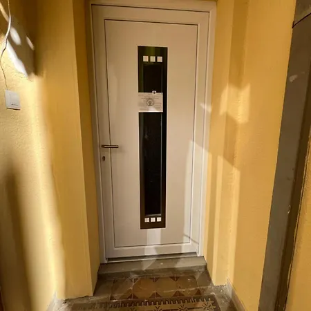 Apartament Minimalistic & In Heart Street *