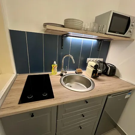 Apartment Minimalistic & In Heart Street *
