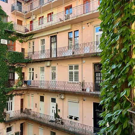 Apartament Minimalistic & In Heart Street