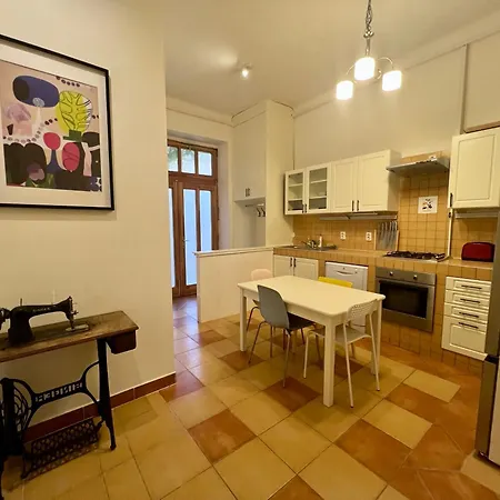 Apartament Minimalistic & In Heart Street *