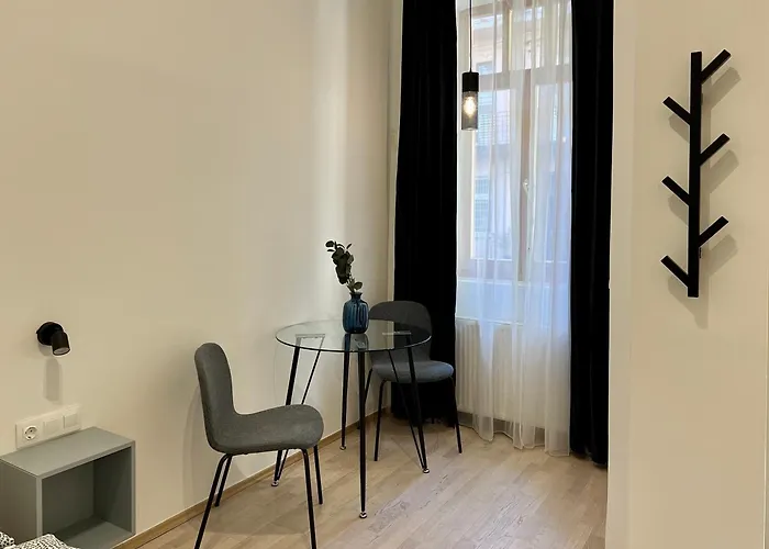 Minimalistic & In Heart Street * Budapest