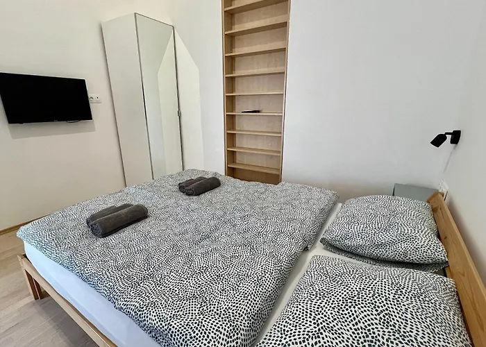 Minimalistic & In Heart Street Appartement