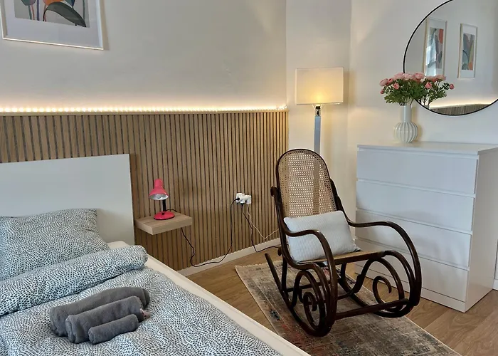 Minimalistic & In Heart Street Appartement
