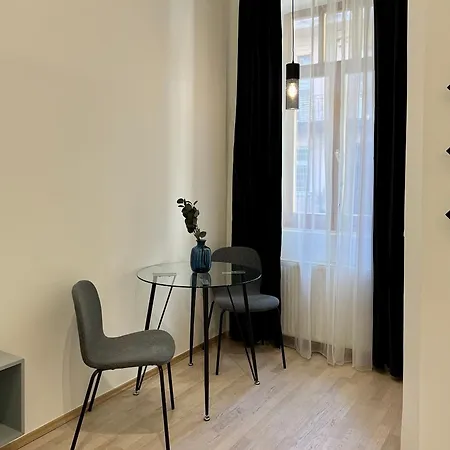 Minimalistic & In Heart Street * Budapest